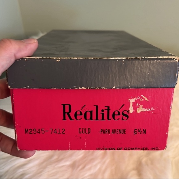 Realites Vintage Pumps - Picture 6 of 6